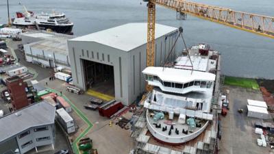 Wheelhouse lifted onto delayed Hull 802 ship