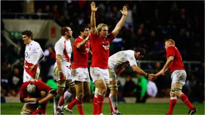 Alix Popham playing rugby for Wales