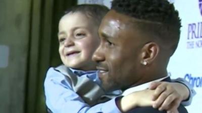 Bradley Lowery with Sunderland star Jermain Defoe