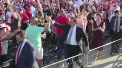 Ron DeSantis high-fives supporter at Trump rally