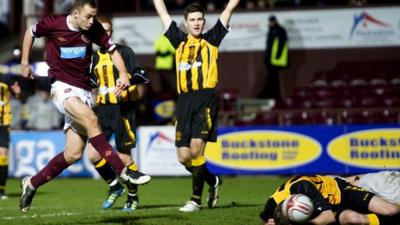 Gordon Smith scores for Hearts against Auchinleck