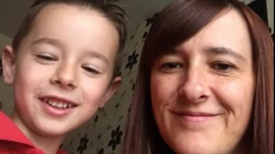 Five-year-old Kyran Duff has been given an award after calling 999 when his mum lost consciousness.