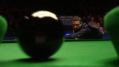 Alan McManus plays a brilliant trick shot on the black at the 2016 World Snooker Championship