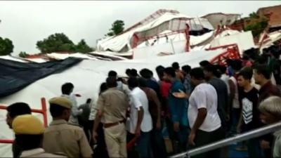 Crowds search for survivors at the scene of the disaster in Rajasthan