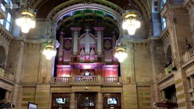 Organist performing David Bowie music