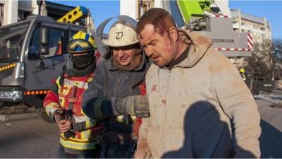 Man rescued from rubble in Kharkiv, Ukraine