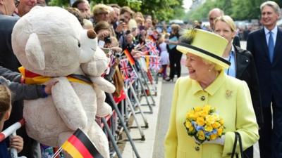 The Queen greets crowds in Berlin