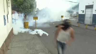 Venezuela-Colombia border turns violent