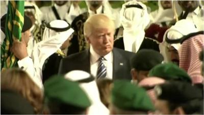 Donald Trump in centre of traditional Saudi dance