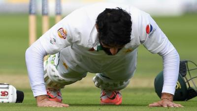 Misbah celebrates his century with press-ups