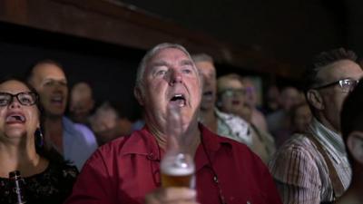 Man sings in pub