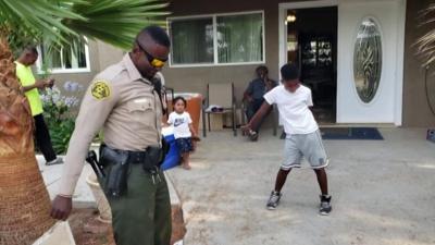 American child and police officer caught on camera while dancing the floss