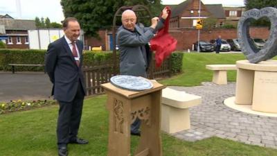 Jasper Carrot unveils memorial