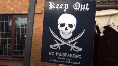 Skull and crossbones sign