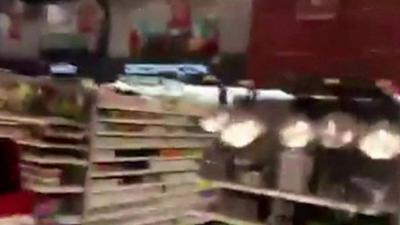 Shelves shaking in a Quito supermarket