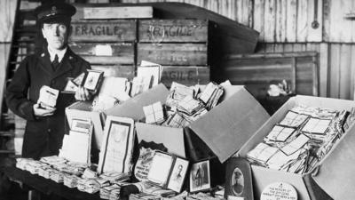 Early exhibits of photos and letters from families of relatives who had fought in WW1