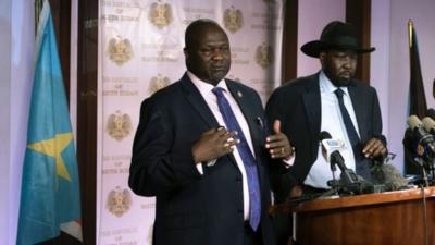 Mr Machar (l) and Mr Kiir