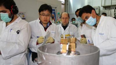 IAEA inspectors and Iranian technicians disconnect connections at the Natanz nuclear power plant on 20 January, 2014