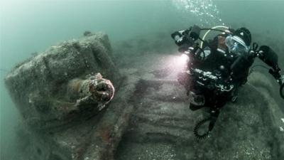 Diver with a Valentine tank