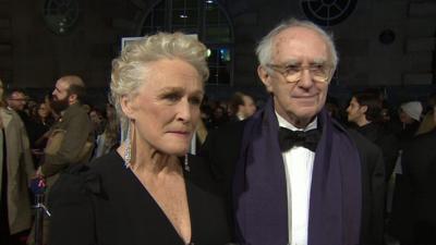 Glenn Close and Jonathan Pryce