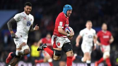 Justin Tipuric runs away to score versus England