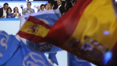 Mariano Rajoy, centre, celebrates with party members