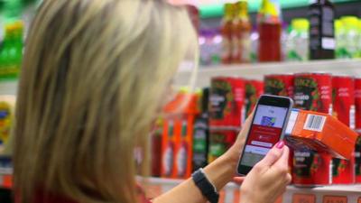 BBC Click's Lara Lewington uses a smartphone app in a supermarket