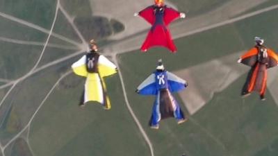 Wingsuit flyers