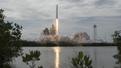 A SpaceX Falcon 9 rocket
