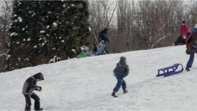 sledgeing kids