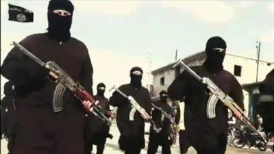 Men with guns in Islamic State propaganda video