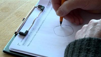 Chris Roberts drawing a clock