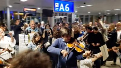 Violinist playing in an airport