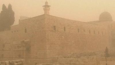 A building in Jerusalem during the sandstorm