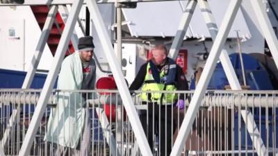 More migrants arrive by boat in Dover