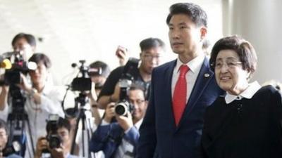 Former first lady Lee Hee-ho (2nd R), widow of late South Korean President Kim Dae-jung, arrives at Gimpo Airport in Seoul, South Korea, August 5, 2015