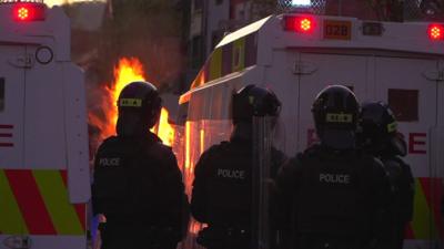 Petrol bombs thrown in Belfast riot