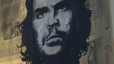 Graffiti-style depiction of Che Guevara, using newspapers as a canvas