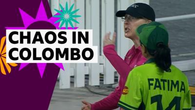 Fatima Sana debating with the umpire