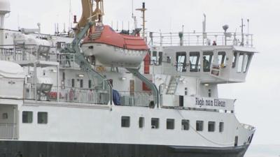 Am bàt'-aiseig Rìgh nan Eilean 