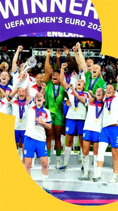 England women lift the Euro 2025 trophy