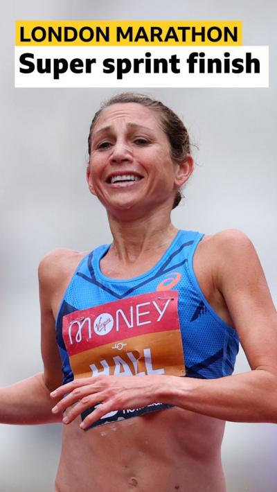 Sara Hall sprint to the finish line in the 2020 London Marathon 