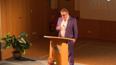 Iain Moireasdan a'  toirt na h-òraid seachad