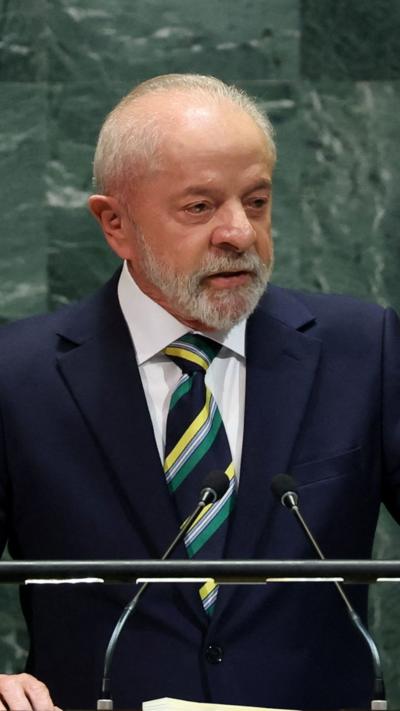 Lula da Silva in suit and Brazil flag coloured tie