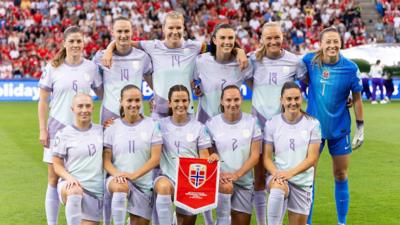 Norway's womens football team pose prior to the UEFA Women's EURO 2025 Group A match between Switzerland and Norway.