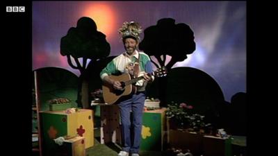 Donnie Dòtaman air a' phrògram o chionn 40 bliadhna.