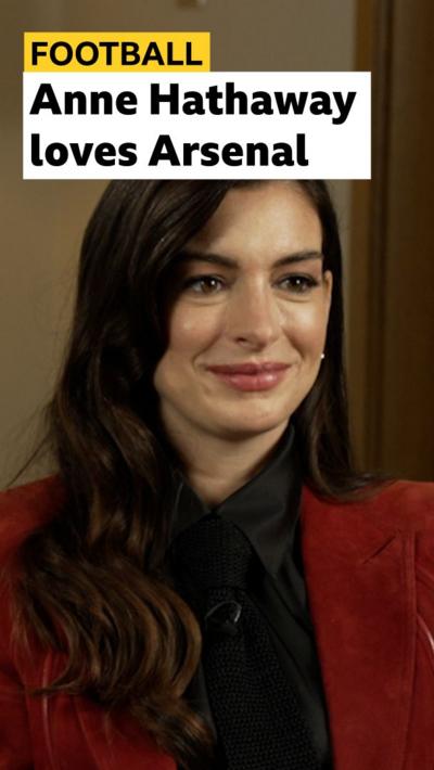 Anne Hathaway loves Arsenal