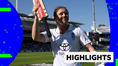 Heather Knight leaving the pitch for the last time
