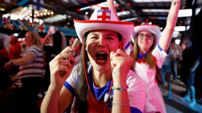 England fan celebrates