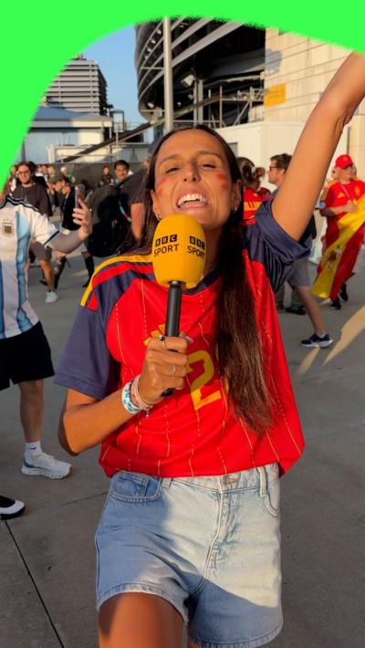 spain fan celebrates